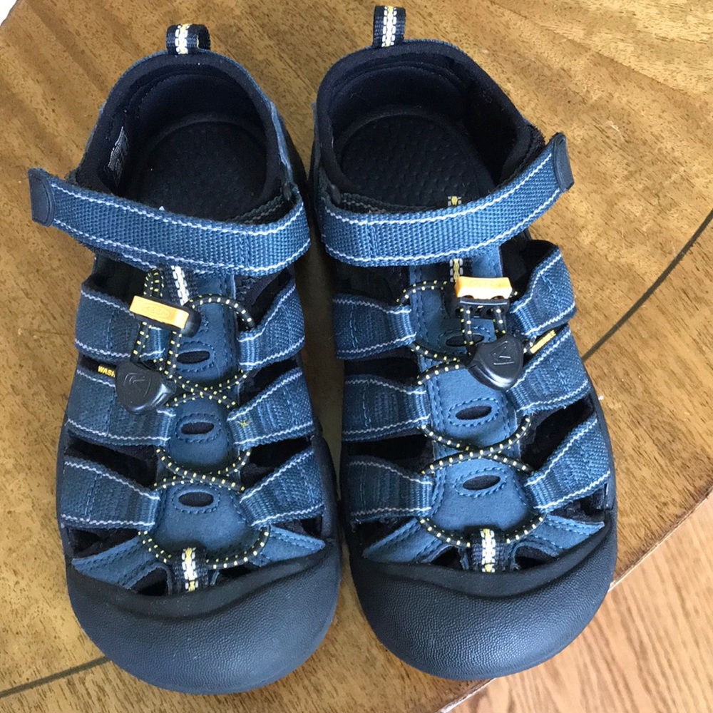 Boys KeenShoes size 2